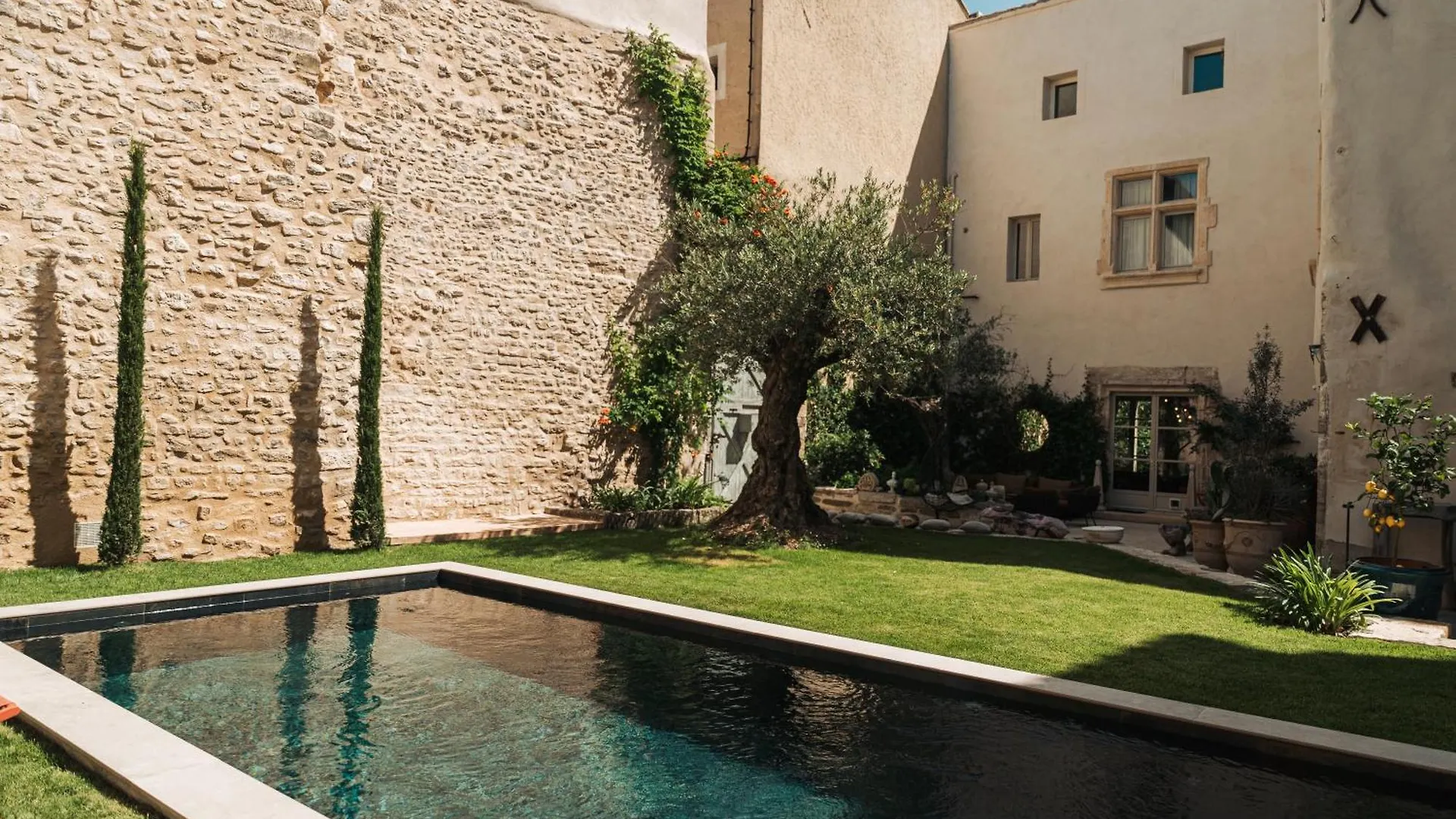 Pensión Palais Aoma, Hotel Particulier De Luxe En Provence LʼIsle-sur-la-Sorgue