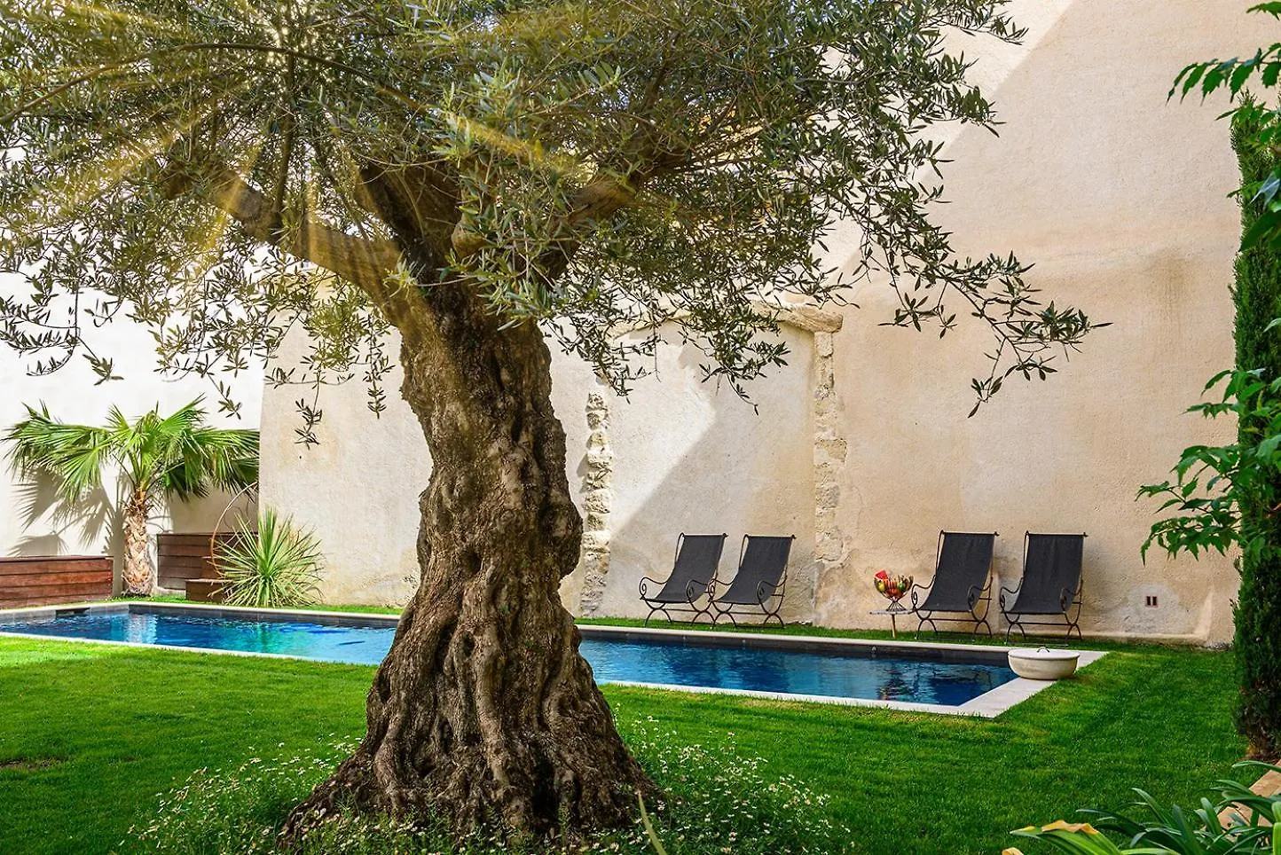 Palais Aoma, Hotel Particulier De Luxe En Provence LʼIsle-sur-la-Sorgue